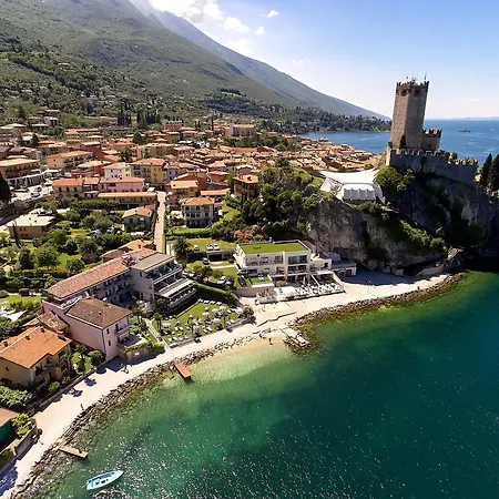 Castello Front 4* Мальчезіне