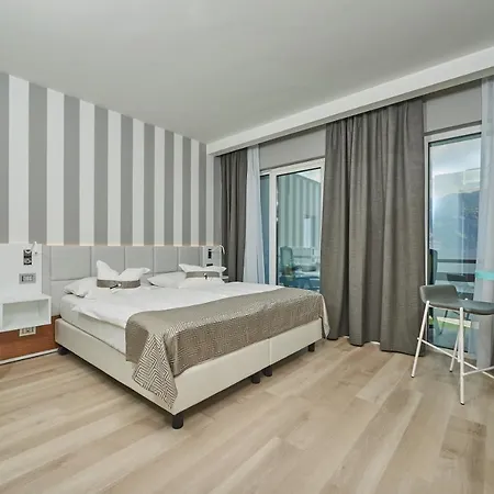Готель Castello Front 4*
