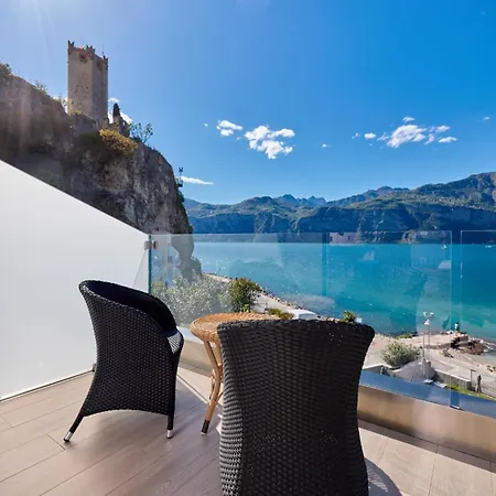 Castello Front 4*