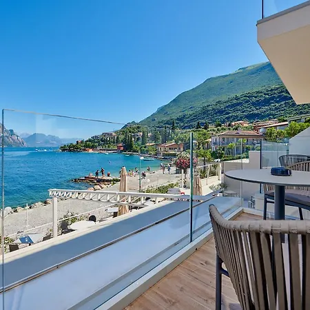 Castello Front 4*